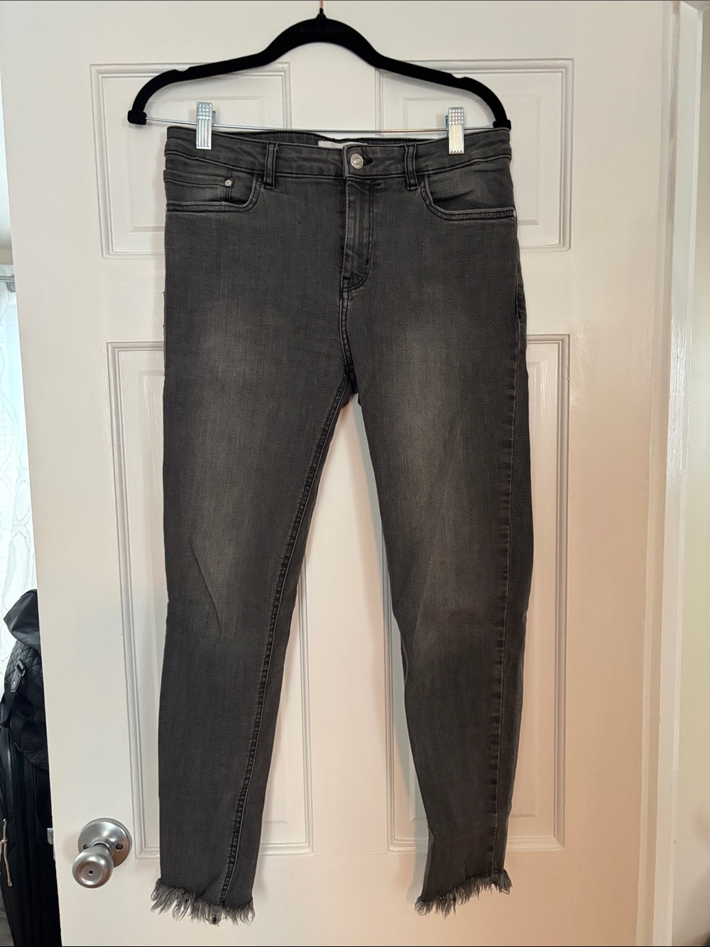 Mango Denim Gray Skinny Jeans, ankle length with frayed hem. Size 8.